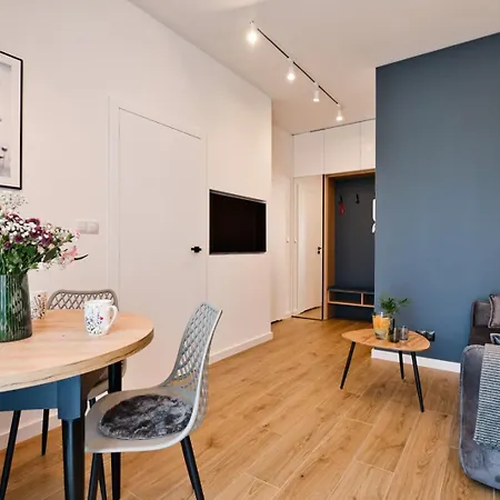 Flower Blue 2 By Housine Apartment *